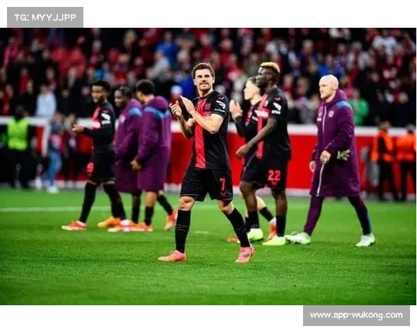 霍夫曼推射破门，为勒沃库森客场大胜奠定基础